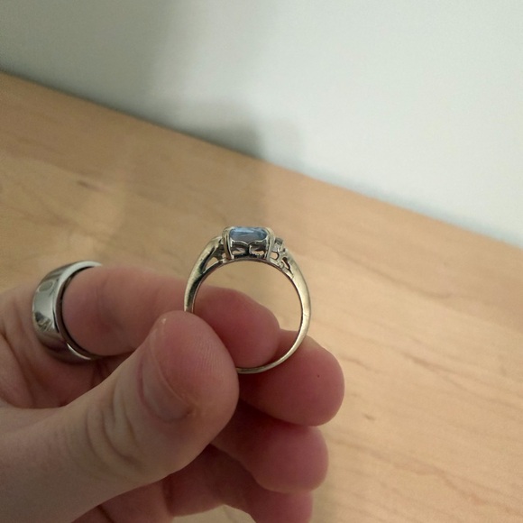 Elegant Vintage Aquamarine Ring - Picture 3 of 4
